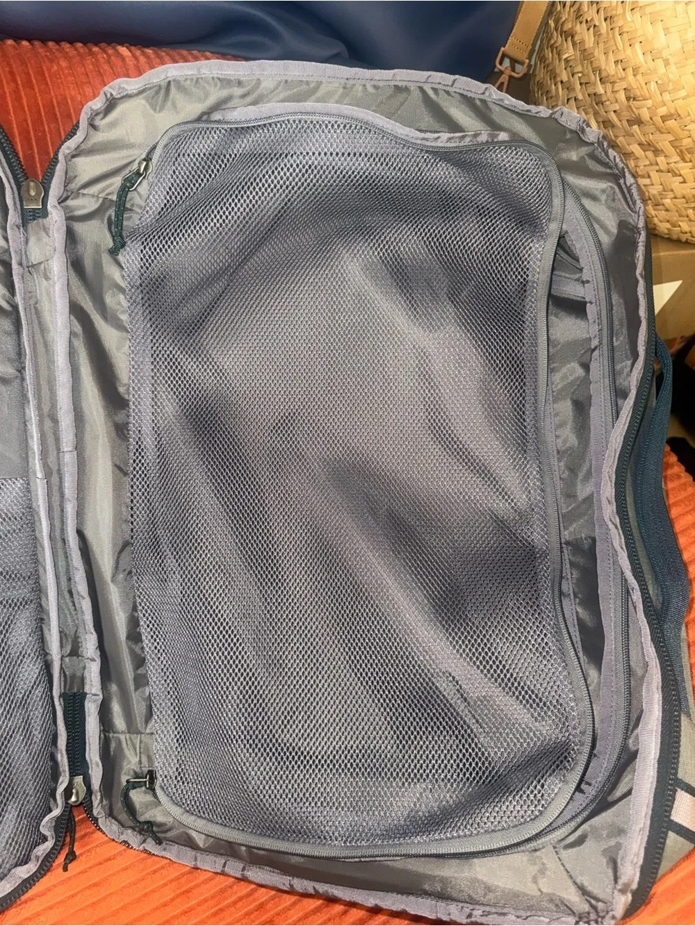 Patagonia Black Hole MLC Convertible BackPack 45L NWOT - Picture 5 of 10